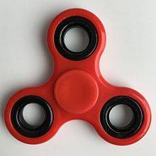 how to use fidget spinner with one hand